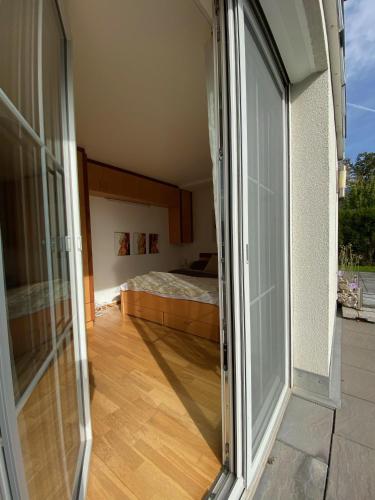 Modernes Alpenapartment mit Sauna Wintergarten und Pool in Adnet