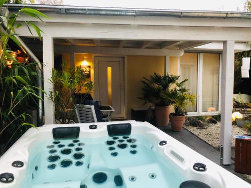 Apartment TinyHouse mit Pool, Outdoor Whirlpool und Garten in Petershagen/Eggersdorf
