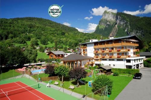 Chalet-Hôtel Neige et Roc, The Originals Relais (Hotel-Chalet de Tradition) - Hôtel - Samoëns