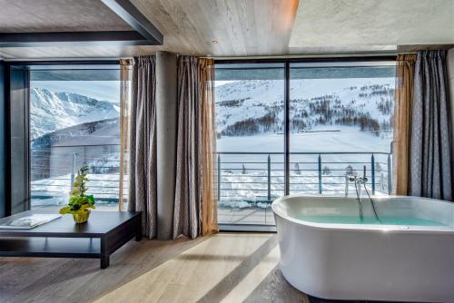 Suite with Hot Tub