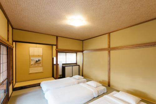 Japanese-Style Room