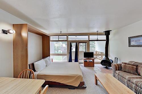Ski-In Ski-Out at Sierra Del Sol - Hot Tub & Sauna condo - image 6