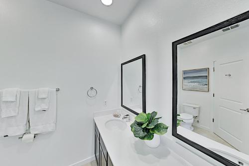 Choice Townhome with Hot Tub Near Disney World townhouse - image 2