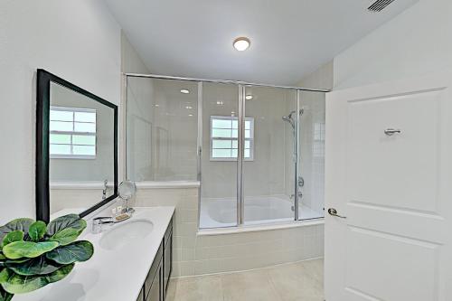 Choice Townhome with Hot Tub Near Disney World townhouse - image 3