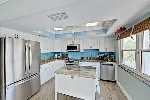 Beautiful Beach Retreat with Private Pool Oasis home - image 4