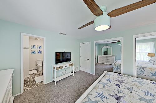 Beautiful Beach Retreat with Private Pool Oasis home - image 7