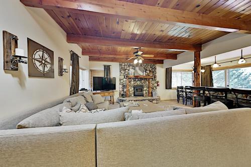 Spacious Lake Getaway with Hot Tub & Game Garage home - image 3