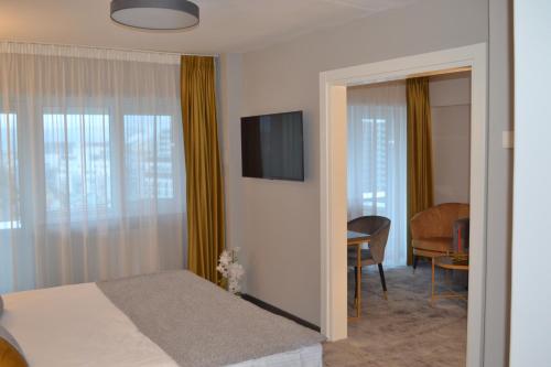 Suite, executive