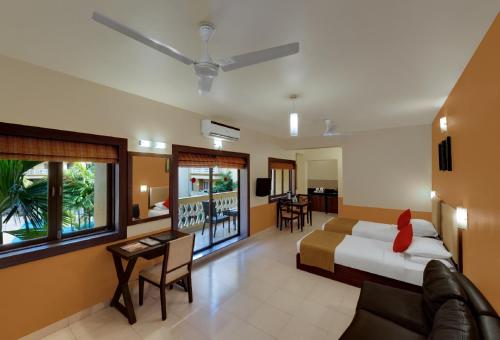 Sandalwood Hotel & Suites near Dona Paula Beach