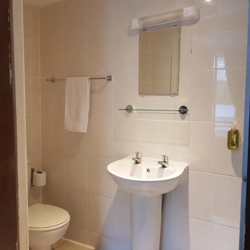 Edinburgh House Hotel - image 12