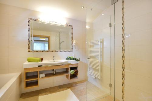 Badkamer, Café-Pension Kaisermann (Cafe-Pension Kaisermann) in Ellmau