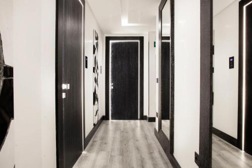 LHP Suite Napoli Parco Margherita - image 9