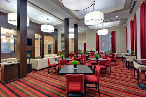 Holiday Inn Express Hotel & Suites Chatham South, an IHG Hotel