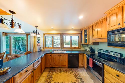 Rogue River Retreat - image 4
