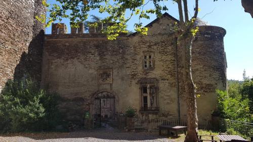 2 bedrooms, 5 beds