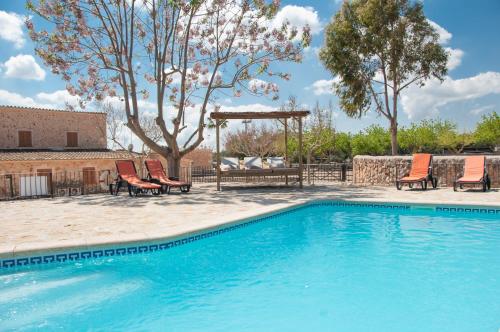 4 bedrooms house with private pool enclosed garden and wifi at Sencelles gîte à louer Sencelles