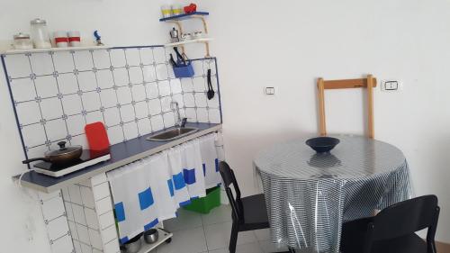 Kitchen, Elilu Apartment in Celano
