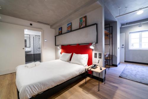 Suite with Sofa Bed room in ibis Porto Cen. M. Bolhão Hotel