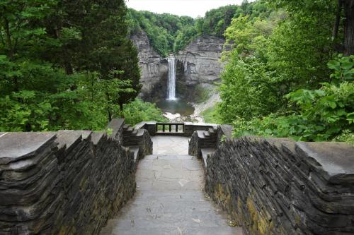 Inn At Taughannock Falls