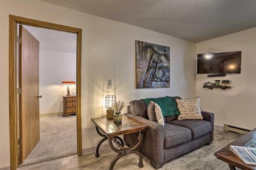 Stylish Updated Black Hills Condo with Shared Patio - image 7