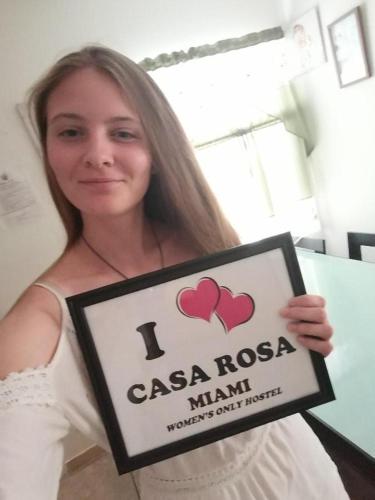 Casa Rosa All Women's Hostel photo
