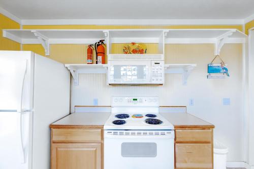 Carl's Coastal Cottage - image 4
