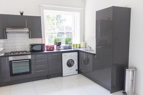 Premium Silver Penthouse Apartment Canary Wharf