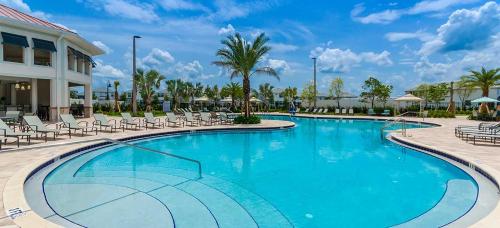 Private Pool in Amazing Resort Near Disney Sleeps 8