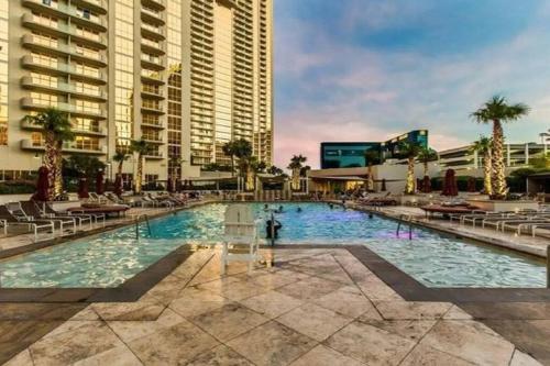 SAVE AT MGM * NO RESORT FEES * STRIP VIEW * 1911