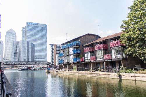 Larger Groups Apartment close to Excel CanaryWharf 02 with Parking, Londyn (zdjęcie 2)