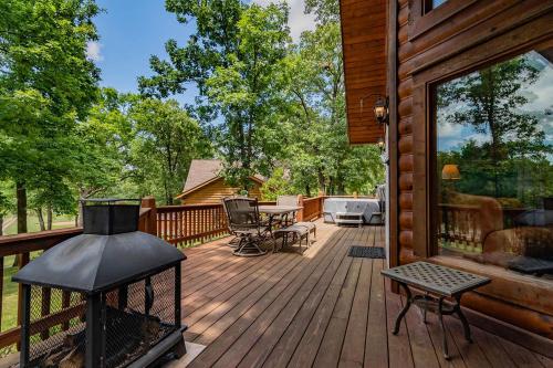 Beautiful Pet Friendly Branson Bear Cabin- private hot tub! - image 7