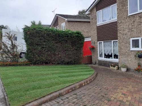Exterior view, Double bedroom sleeps 1 or 2 with back garden view near Little Heath