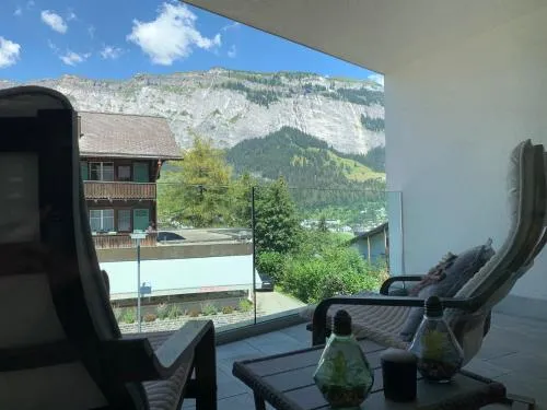 Montanas - Luxuswohnung mit Kamin - Nahe Caumasee & Talstation in Flims, Schweiz