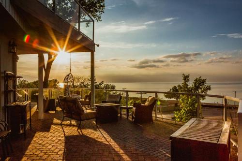 Villa Santorini in Gary, USA