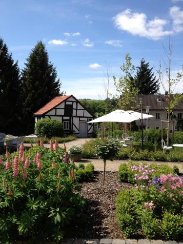 花園, 格貝爾咖啡我們的小酒店 (Unser kleines Hotel Cafe Gobel) in 勞巴克