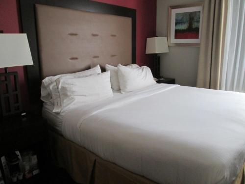 Holiday Inn Express Cloverdale - Greencastle, an IHG Hotel