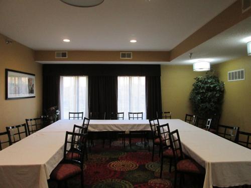 Holiday Inn Express Hotels Cloverdale (Greencastle) By IHG - 회의실/연회장