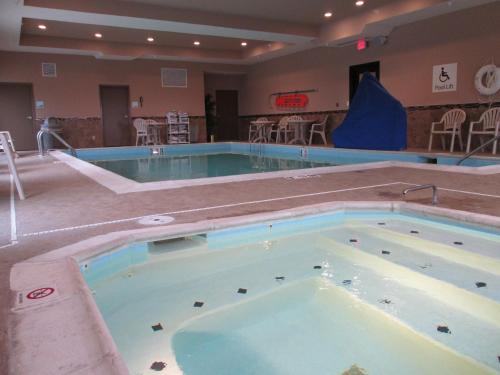 Holiday Inn Express Hotels Cloverdale (Greencastle) By IHG - 수영장