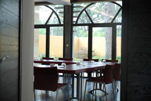 Best Western Plus Le Lavarin - main image