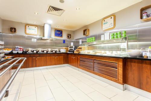 Holiday Inn Express Edinburgh – Royal Mile an IHG Hotel - image 6