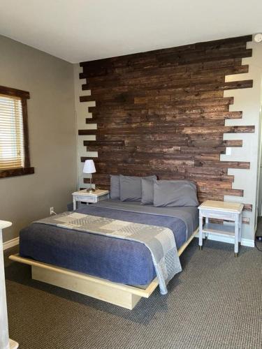 Stoco Lake Lodge Room Type - Queen Room