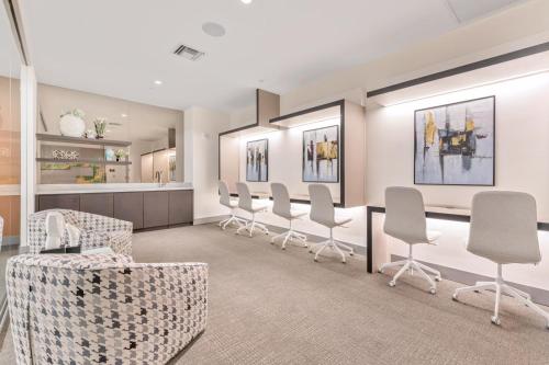 Luxury Apartment in Downtown Doral - image 41