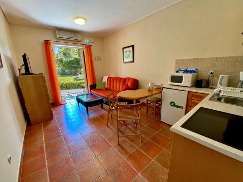 la tour brette 8 rue couesnon pontorson france fr 50170 la vallette 133 strait street valletta malt