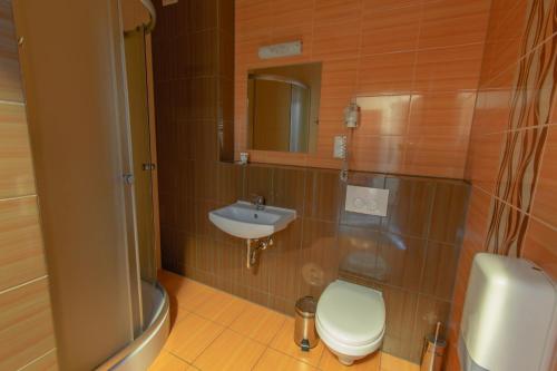 Double or Twin Room with Bathroom