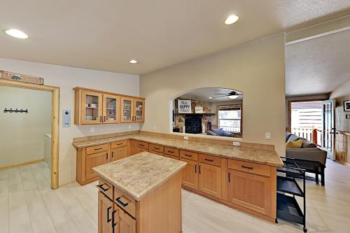 Walk to Lifts! Modern Retreat with Billiards Room home - image 6