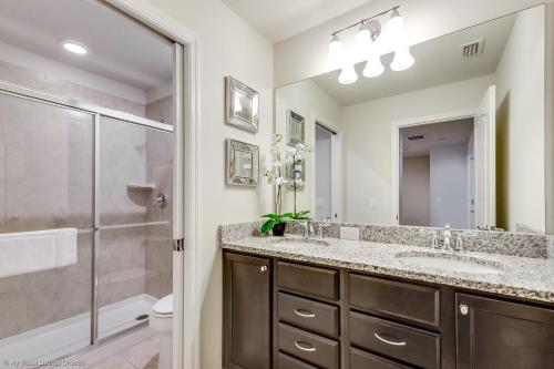 Resort Townhome w/PRIVATE Pool & BBQ, near Disney!