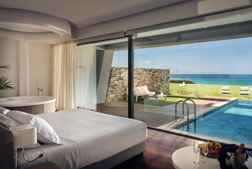  Deluxe Suite Sea View with private pool