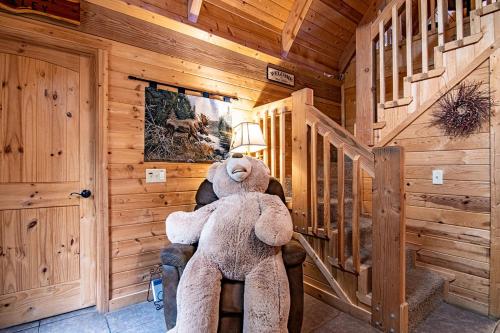 Log cabin with hot tub! Caribou Canyon Lodge! - image 4