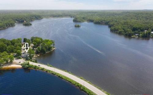 Lovely lakeside cottage w private dock, firepit, grill, bikes