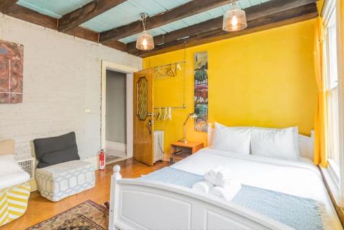 Artsy Home in Graduate Hospital - image 3